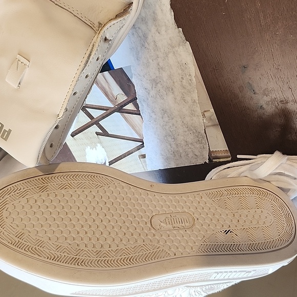 Puma White Classic Sneakers Minimalist Design - Picture 6 of 10